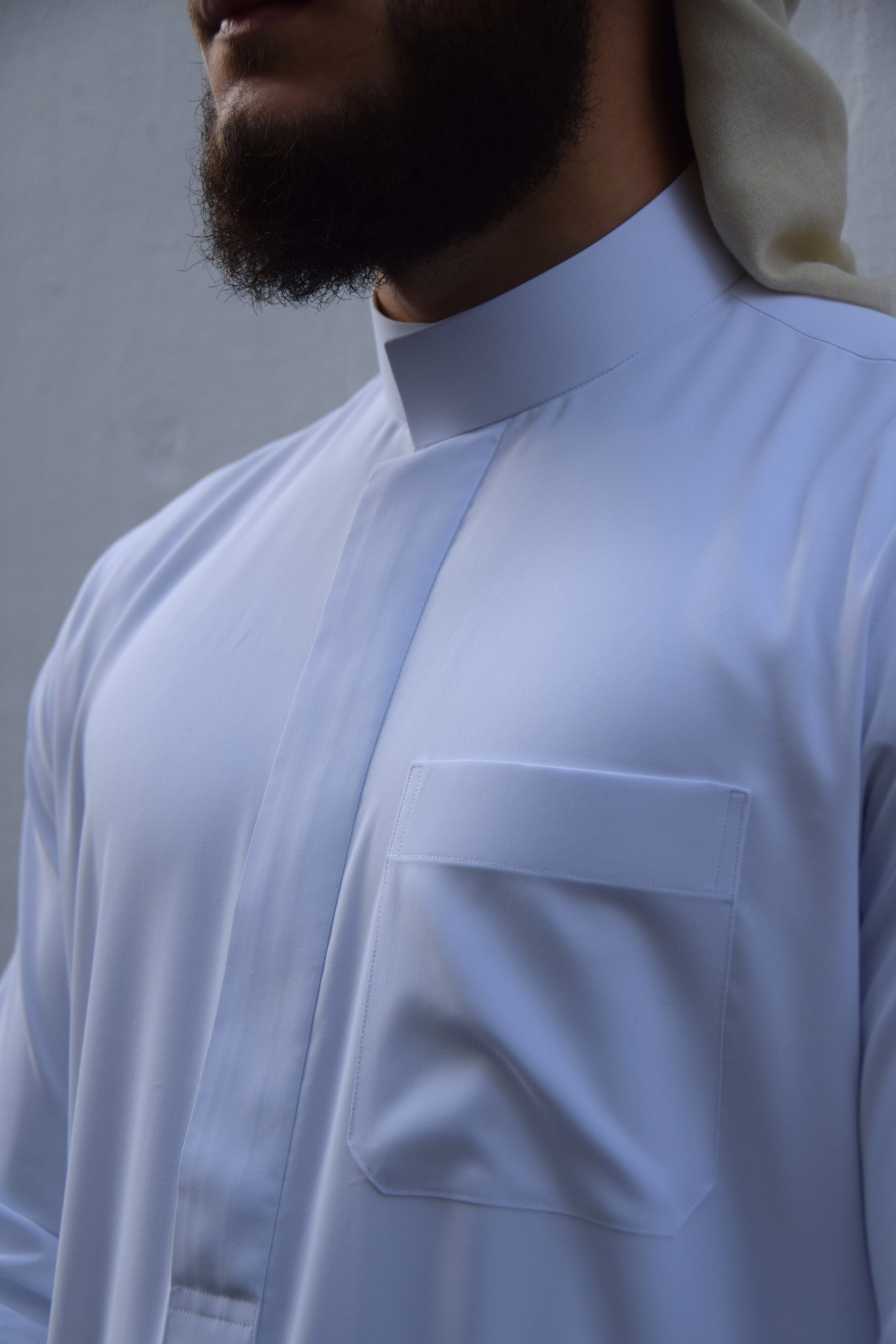 SAUDI QAMIS WEISS
