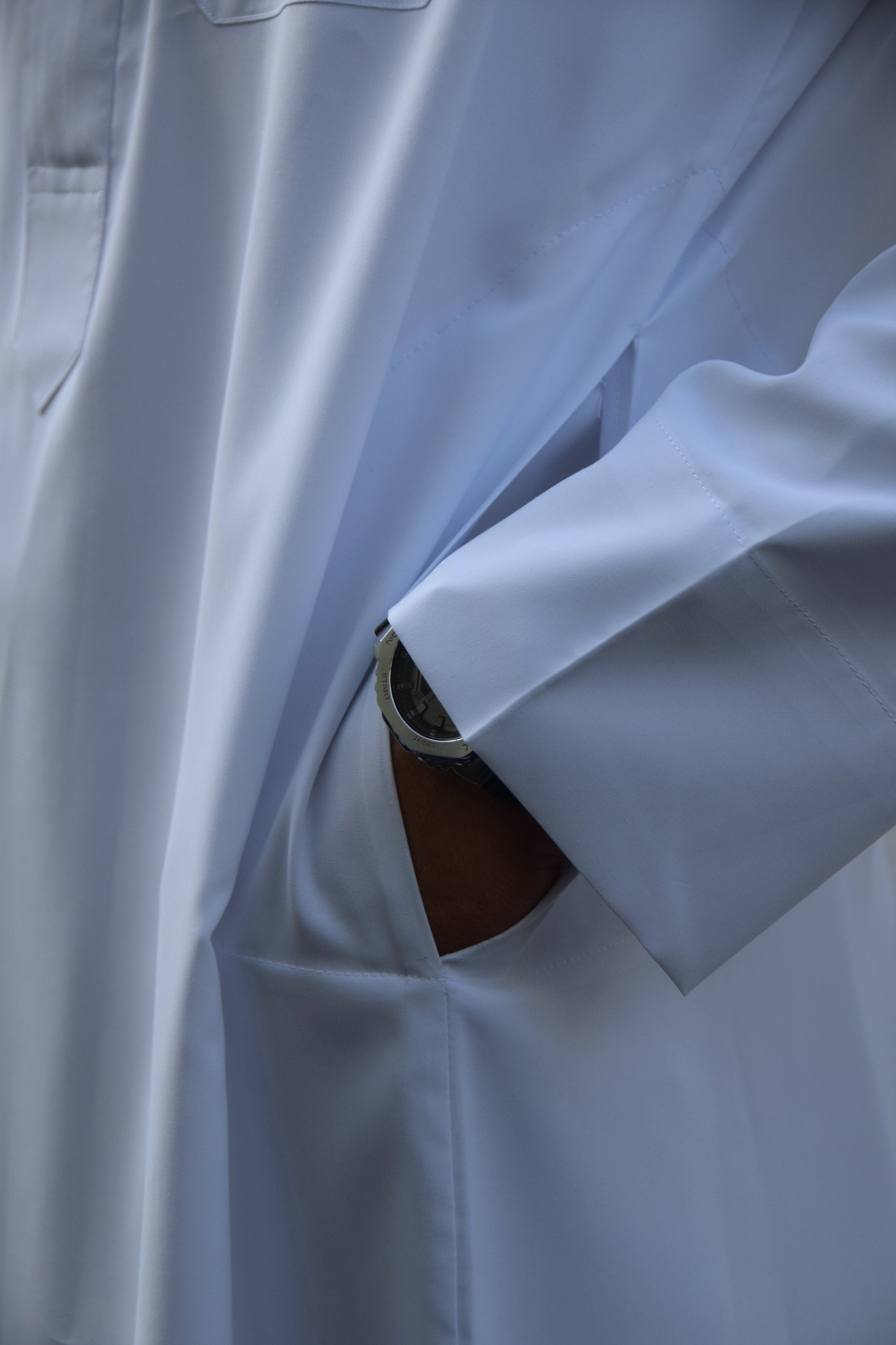 SAUDI QAMIS WEISS